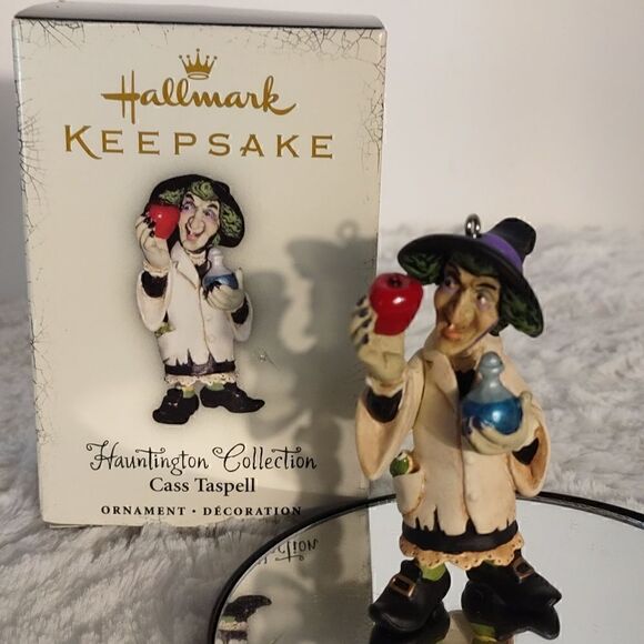 Hallmark Keepsake 2005 "Cass Taspell" Hauntington Collection Halloween Ornament - Picture 7 of 7